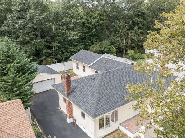 1389 Apple Lane, East Meadow, NY 11554