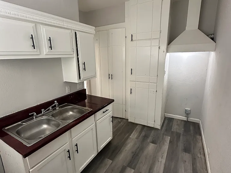 519 S Carancahua St #4 — Photo 8