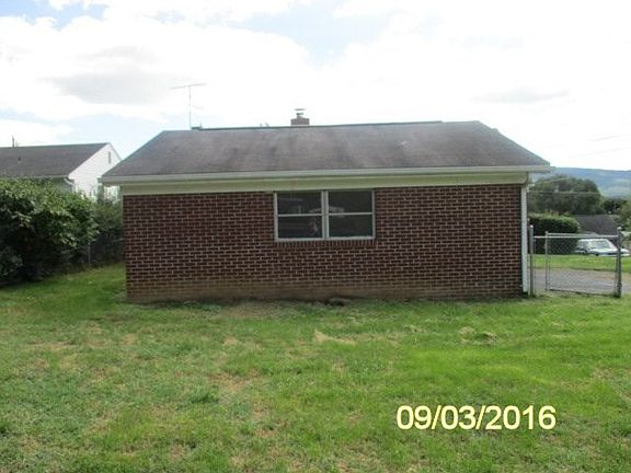 3rd image of 990 W North St