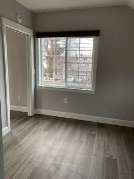 living area (entrance to kitchen on left)