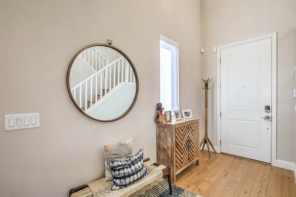 4 bed, 2378 sqft, $5,300 — Photo 3