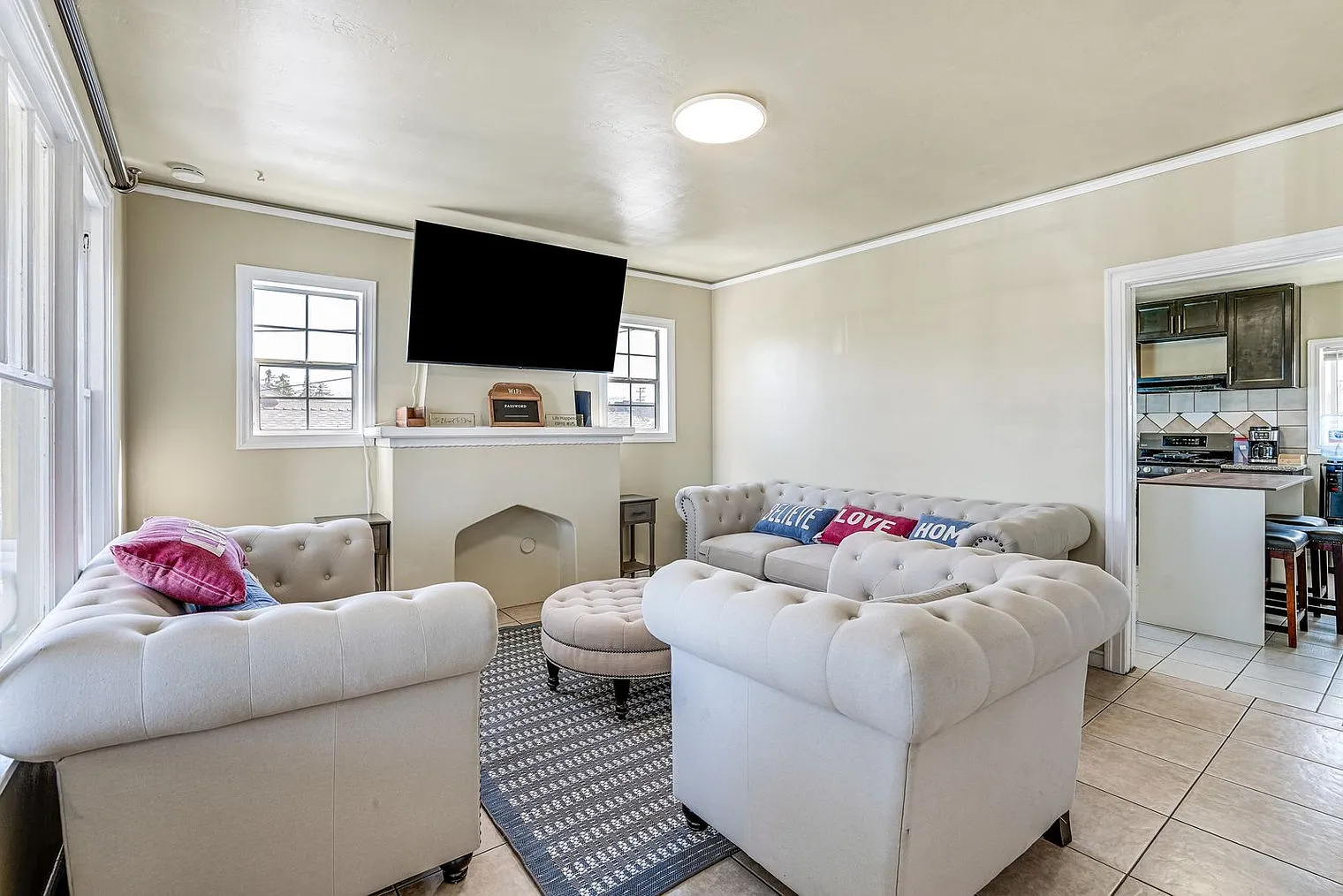 2 bed, 1.0 bath, 1754 sqft, $3,290 — Photo 3