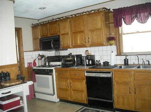 2nd image of 11 Caswell Ave
