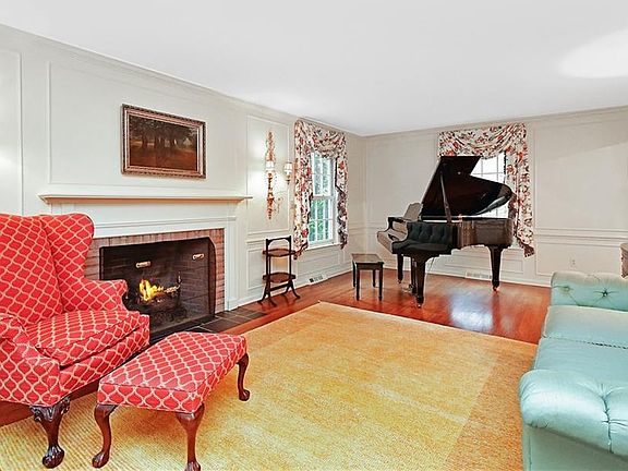 3rd image of 32105 Woodsdale Ln