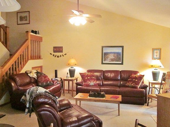 3rd image of 10 Hemlock Way Unit 4