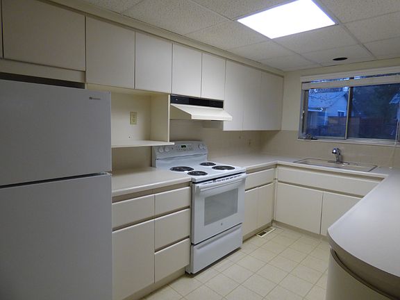 4th image of 360 Upham St