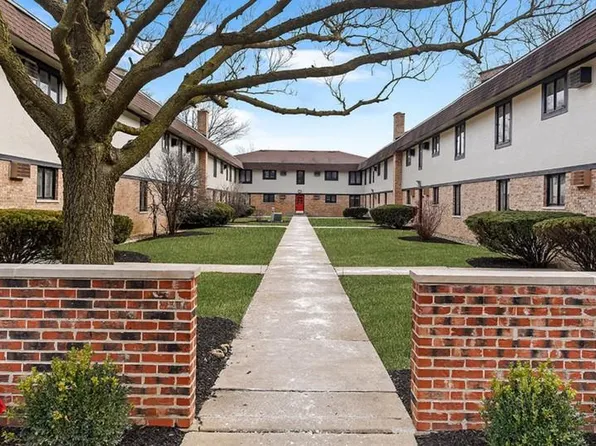 The Clarendon Apartment Homes, 21 58th St #B-28, Clarendon Hills, IL 60514
