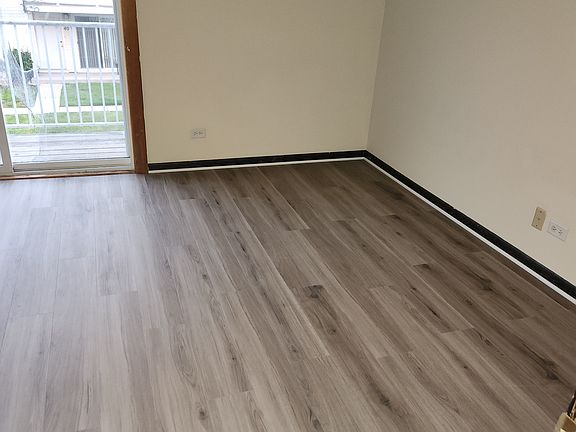 4th image of 424 Meadow Green Ln