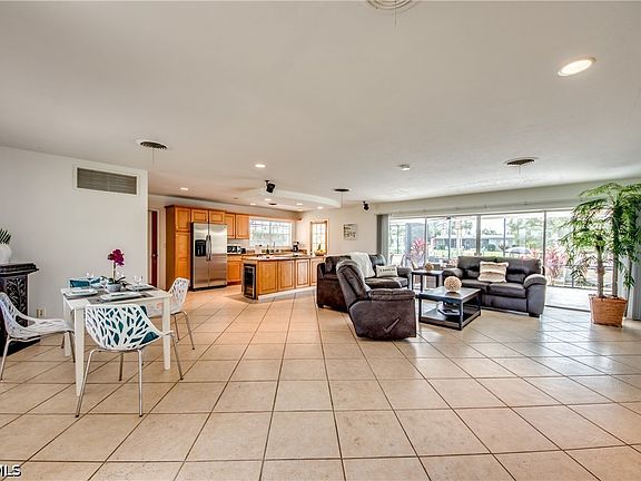 4th image of 5359 Majestic Ct