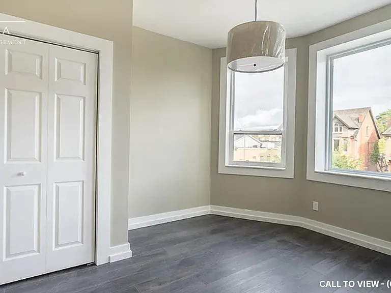 484 Main St E #1 — Photo 8