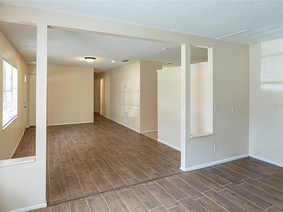4th image of 578 Blue Springs Ct
