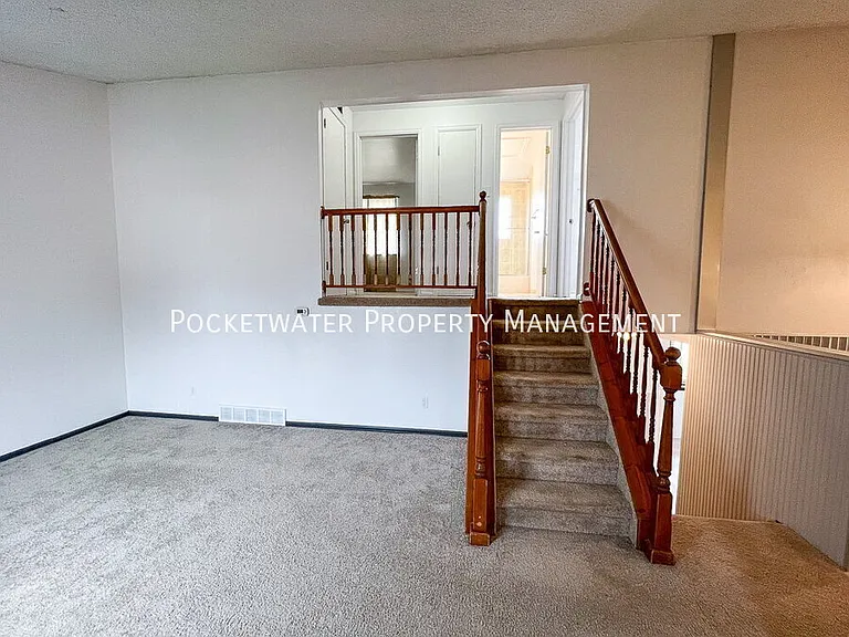 2207 Tulip St — Photo 3