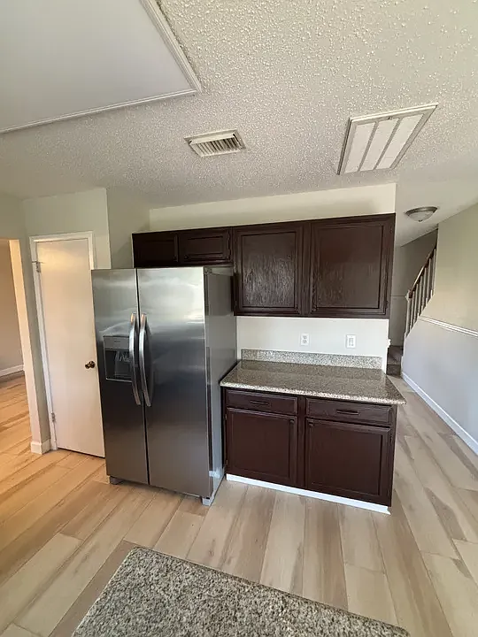 3 bed, 2.5 bath, 1775 sqft, $2,200 — Photo 4