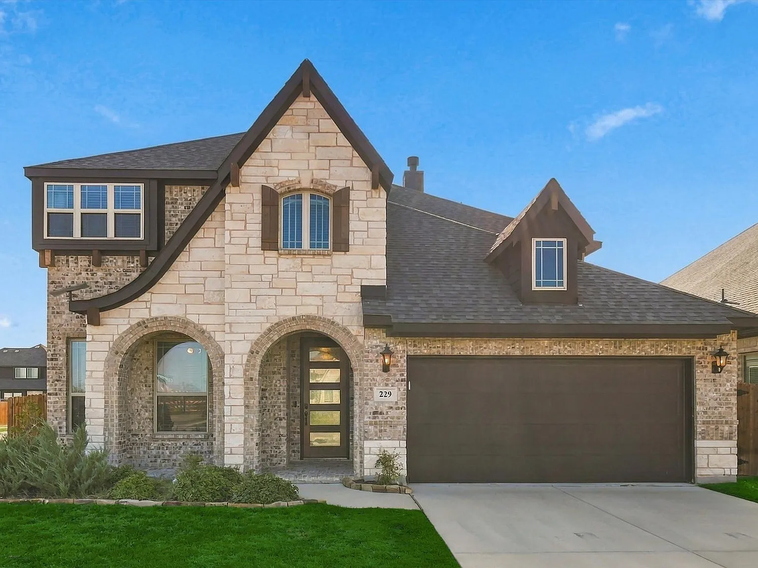 5 bed, 3.5 bath, 3274 sqft, $3,200 — Photo 1