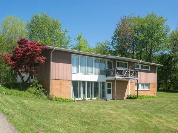101 Random Rd, Corry, PA 16407