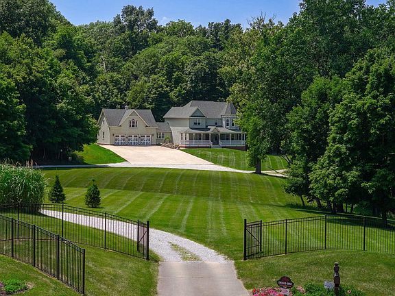 2nd image of 818 Emerald Dr