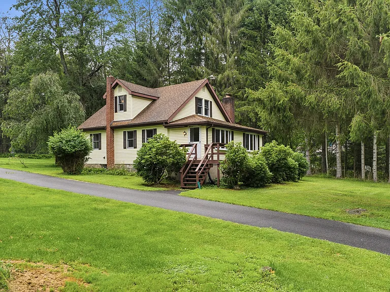 253 Thomas Rd — Photo 1