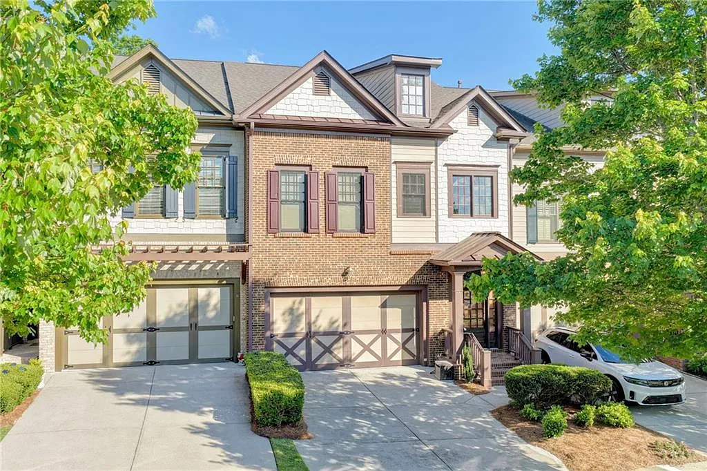 4 bed, 4.5 bath, 4804 sqft, $3,200 — Photo 1