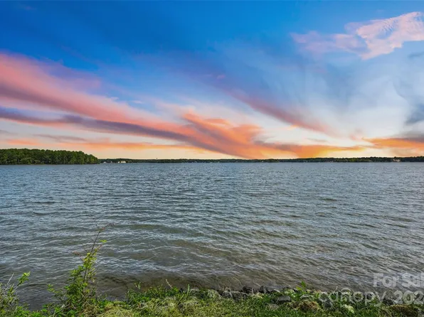 392 Stonemarker Rd, Mooresville, NC 28117