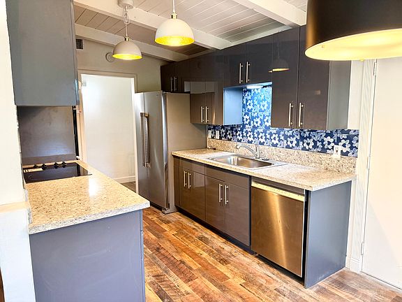 3rd image of 617 N St