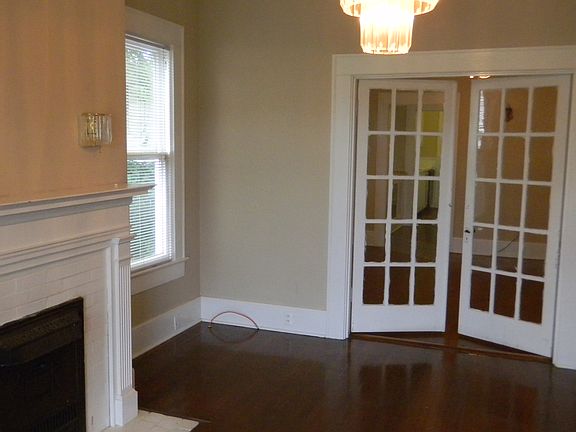 3rd image of 522 Columbia St