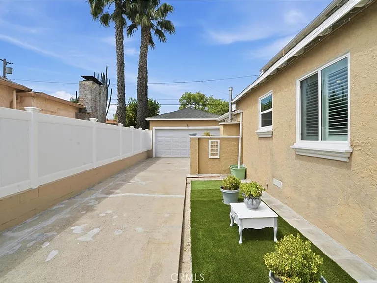 6139 Jamieson Ave — Photo 35
