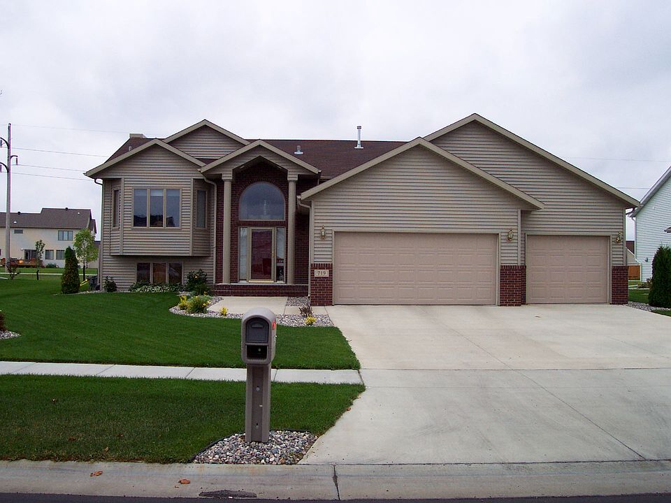 1st image of 719 15th Ave E
