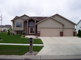 719 15th Ave E, West Fargo, ND 58078
