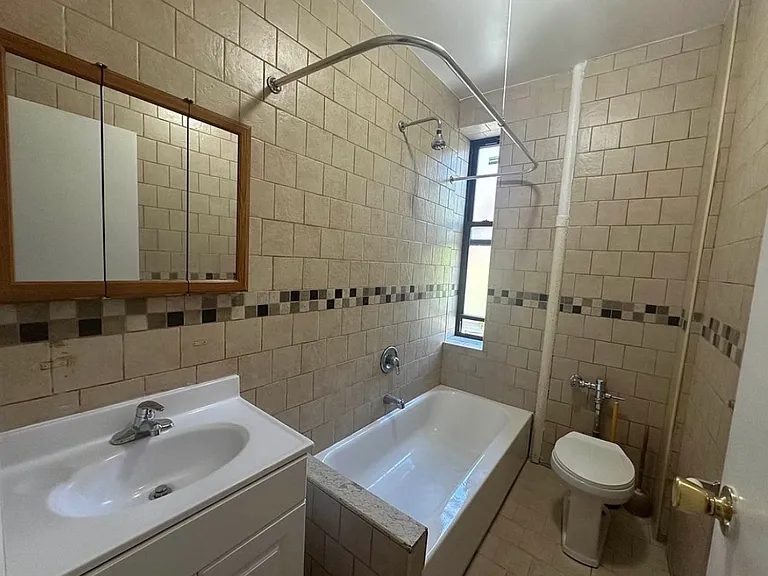 1608 Union St #3B — Photo 2