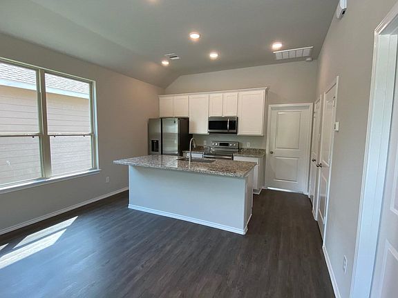 3rd image of 10133 Barberry St
