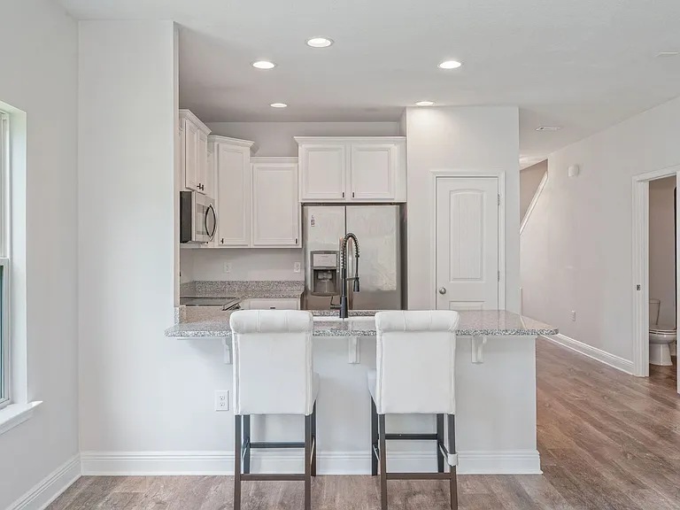 146 Crossing Lane F Santa — Photo 9