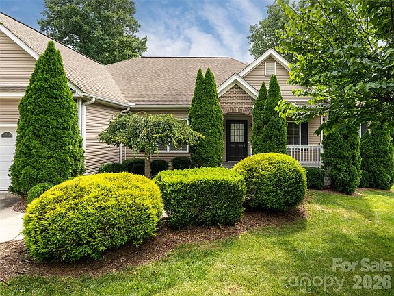 5th image of 125 Craggy St