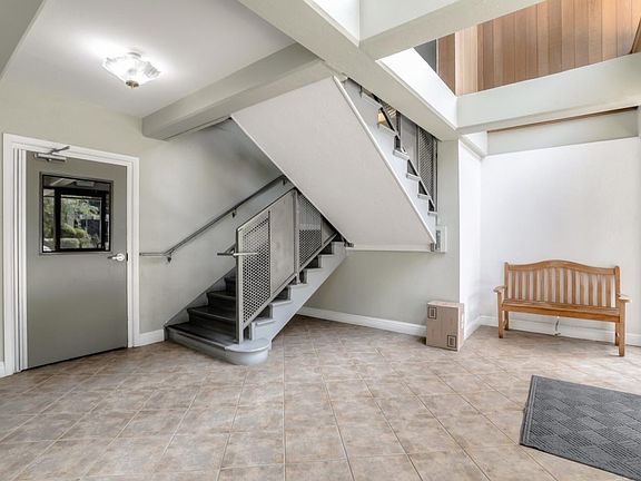 5th image of 1033 Crestview Dr APT 206