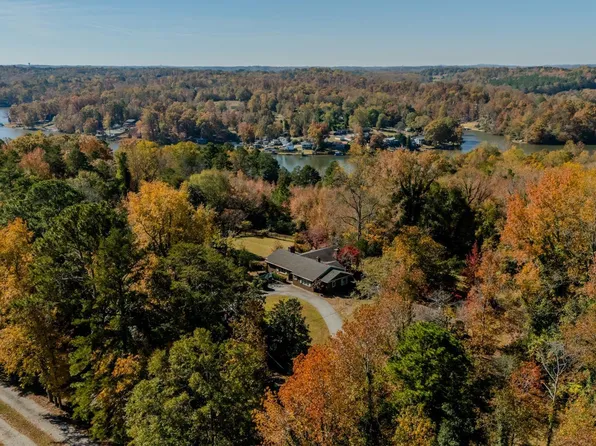 18 Lake Ridge Dr, Greenville, SC 29611