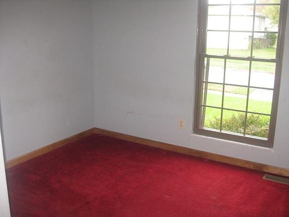 4th image of 2495 Queenswood Dr