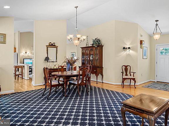 3rd image of 104 Drexel Ct