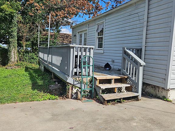 3rd image of 1714 Langley Rd