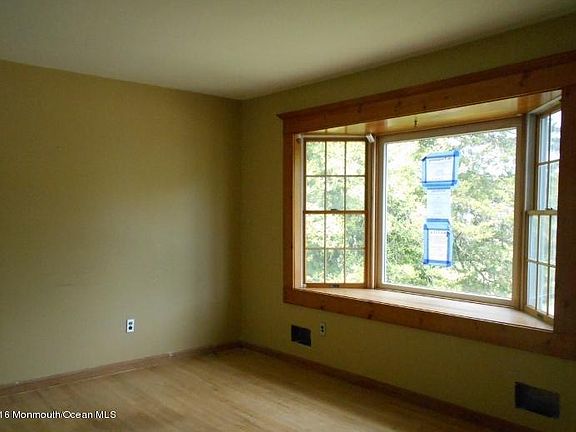 3rd image of 206 Mill Creek Dr