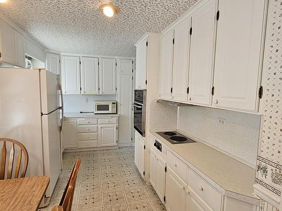 2nd image of 676 E Sebewaing St