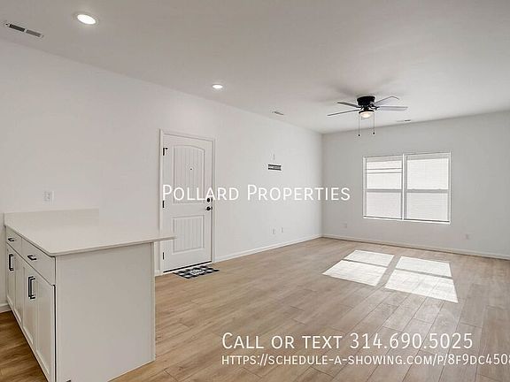 3rd image of 218 Parkview Dr