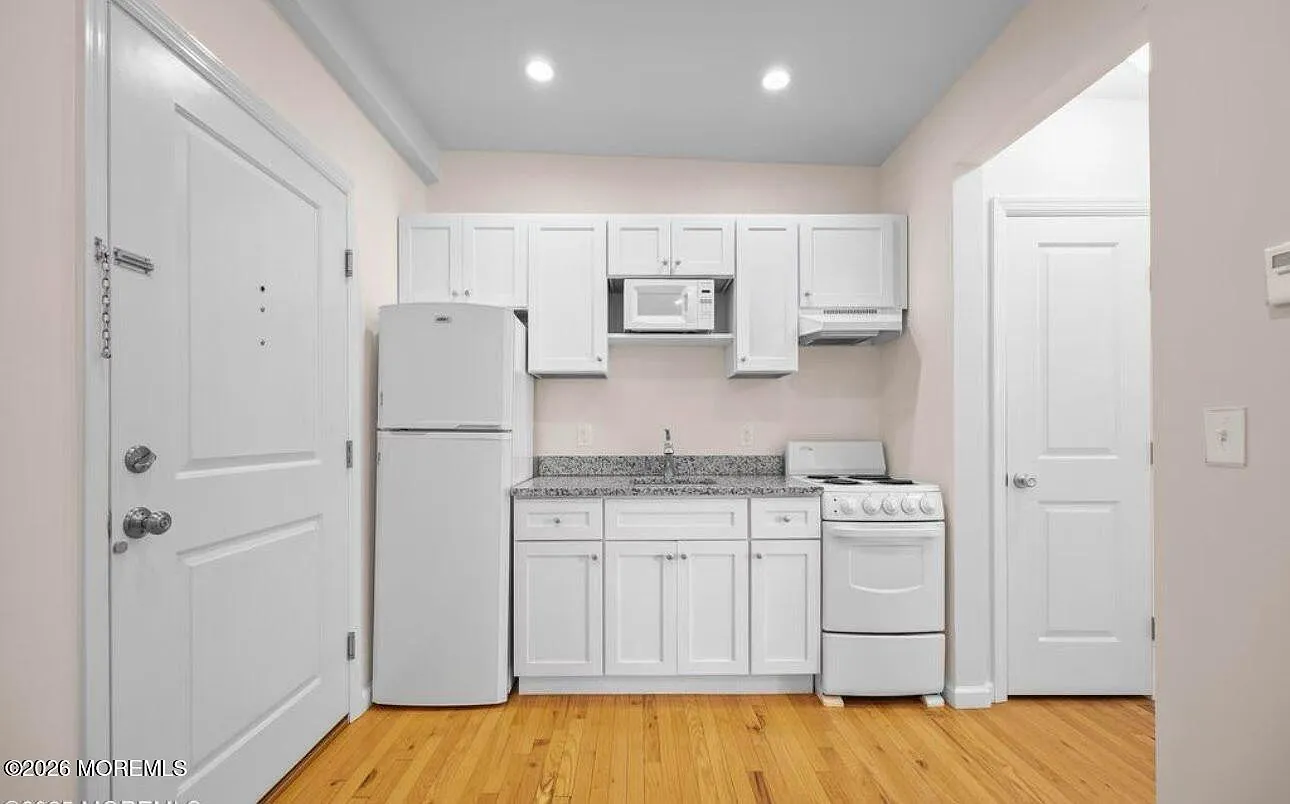 1 bed, $2,000 — Photo 2