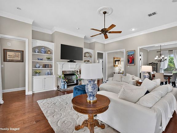 5th image of 334 Saint Charles Blvd