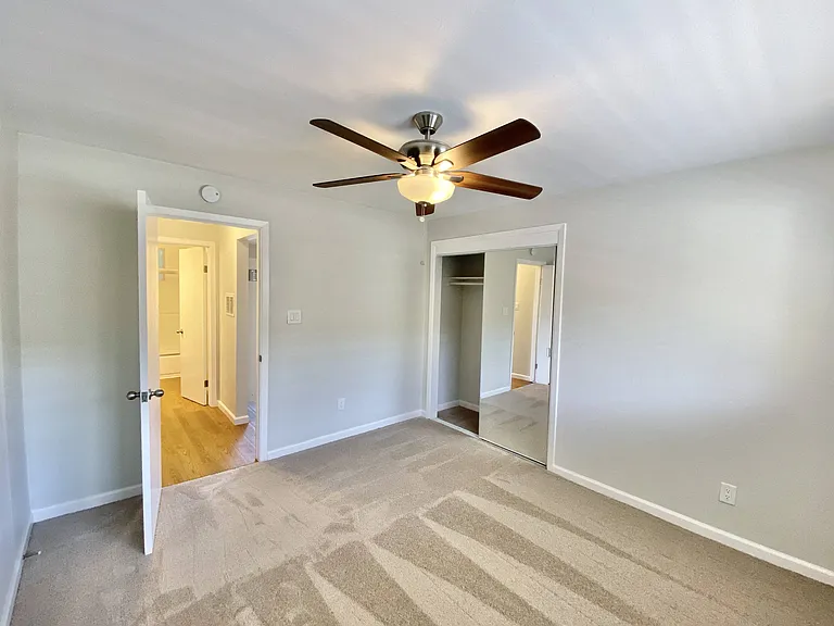 Bernardo Apartments — Photo 6