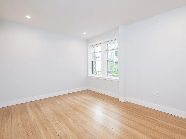 17 Forest St #17A04 — Photo 2