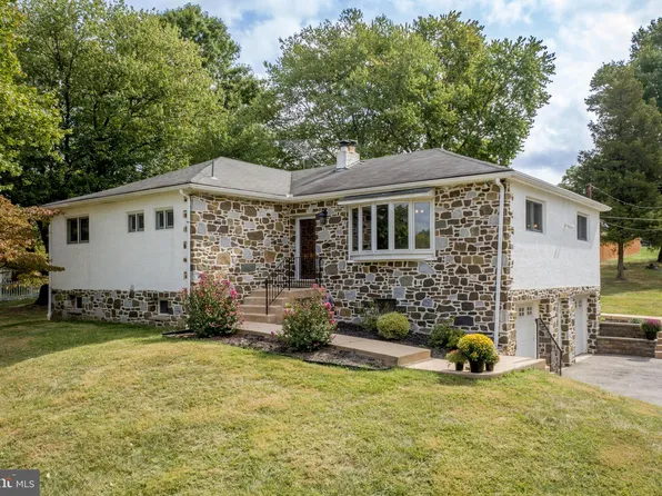 302 S Park Ave, Audubon, PA 19403