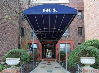 140 S Middle Neck Rd APT 3B, Great Neck, NY 11021