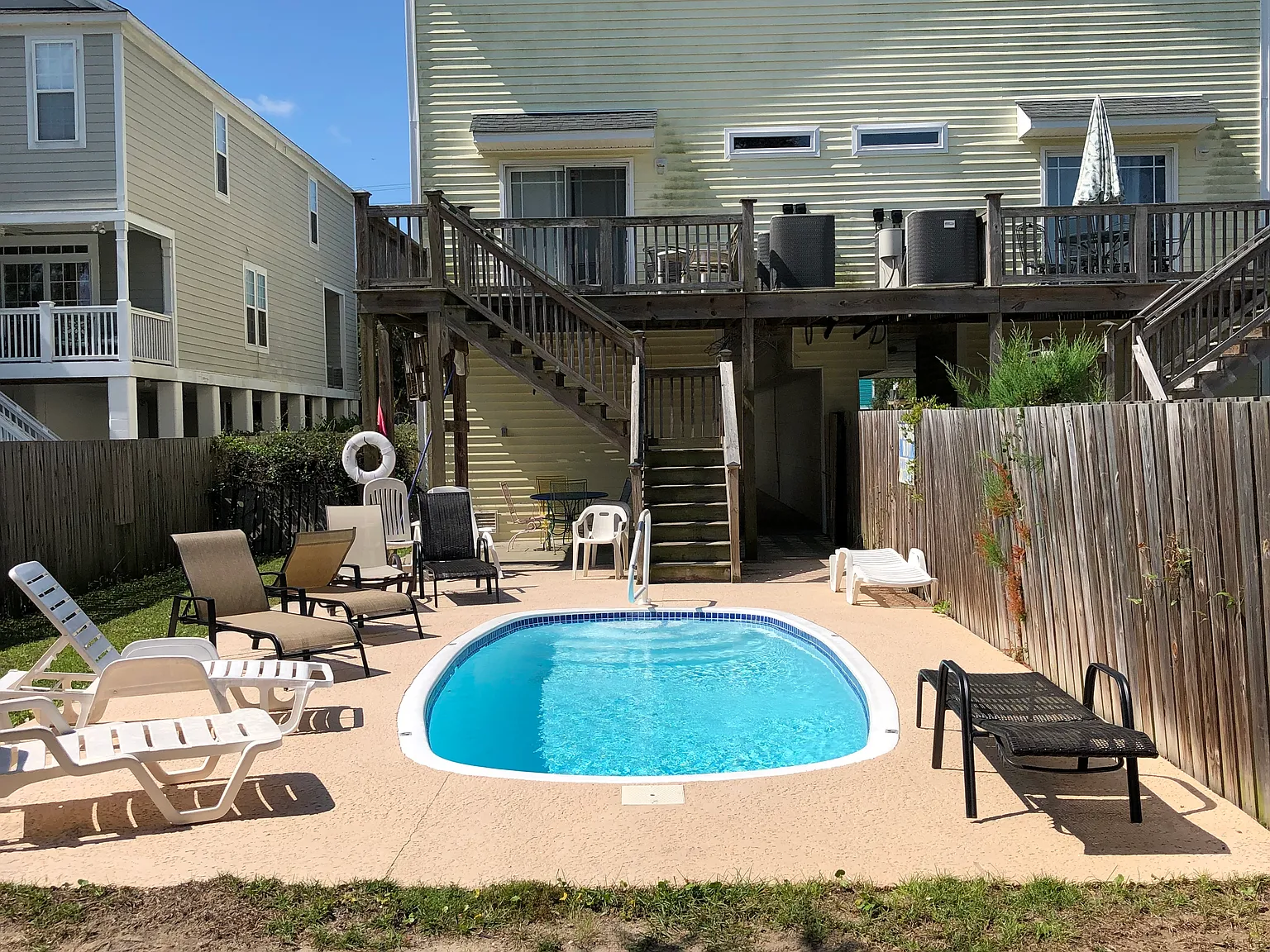 4 bed, 4.5 bath, 2400 sqft, $2,400 — Photo 2