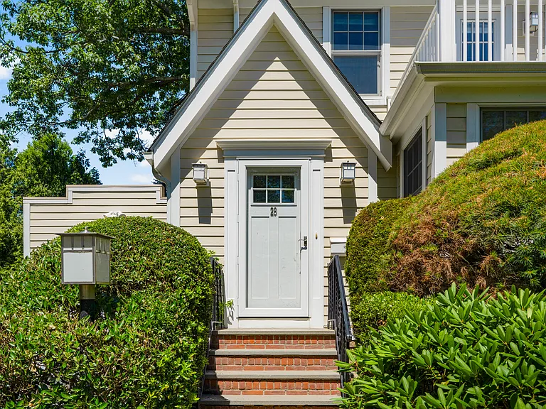 26 Vanderburgh Ave — Photo 2