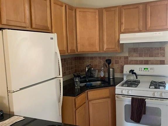 3rd image of 311 7th St APT 5