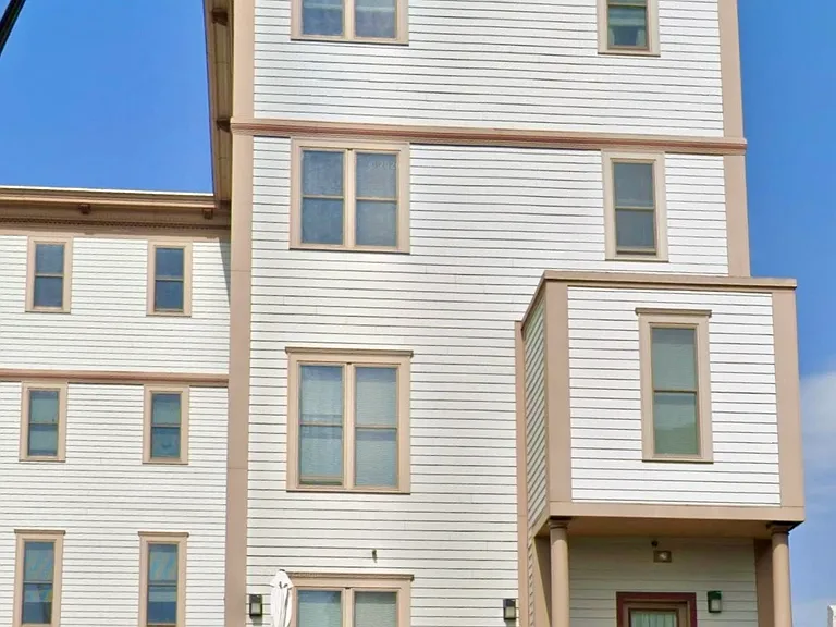 80 Middle St #206 — Photo 3